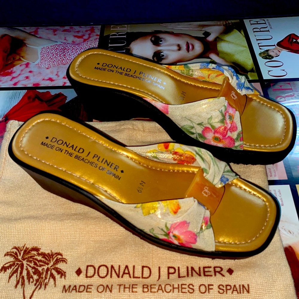 Donald J Pliner Capris Wildflower wedge sandal 6.5